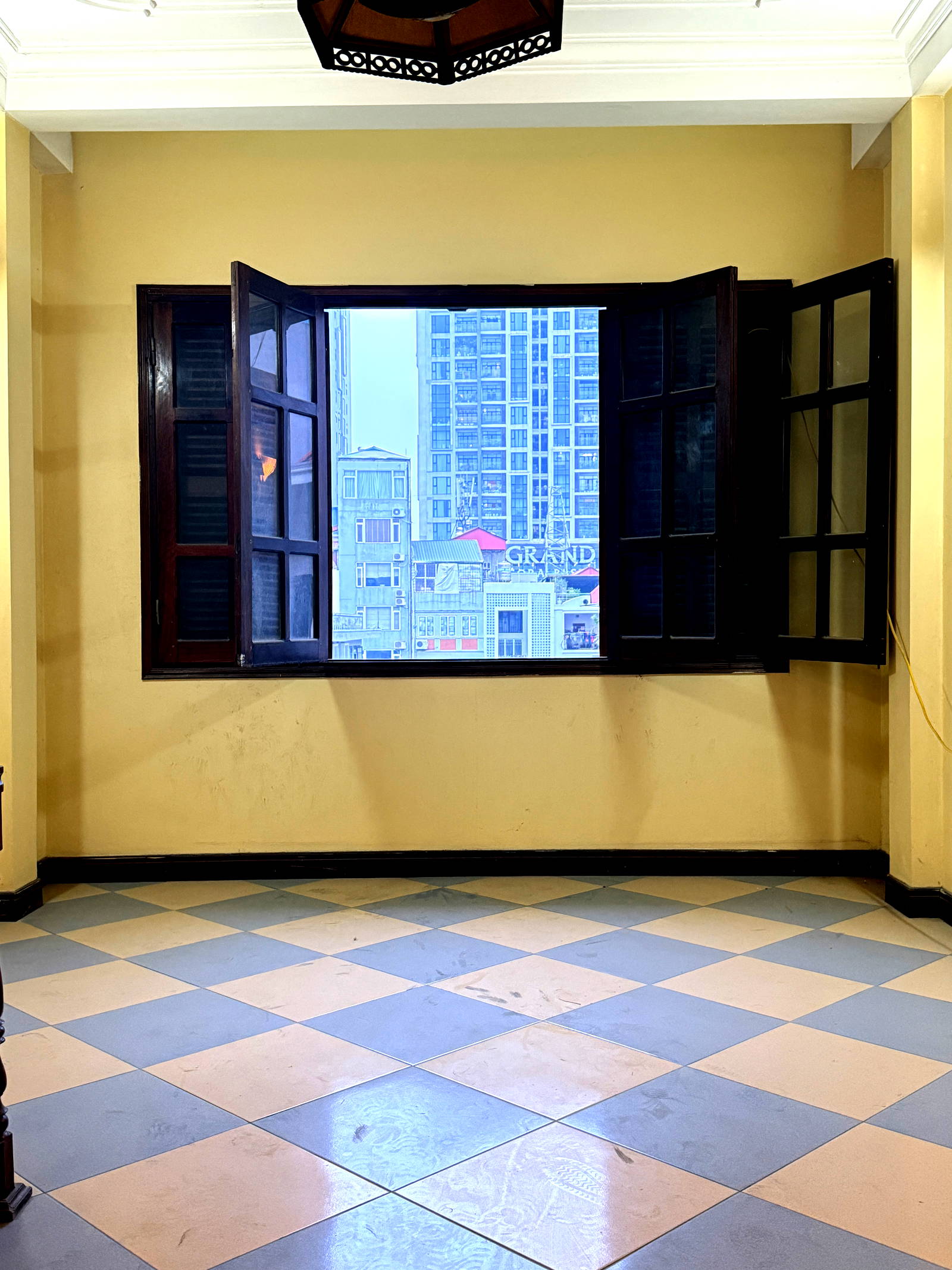 NHÀ ĐẦM TRẤU - PHÂN LÔ Ô TÔ ĐỖ CỬA MIỄN PHÍ - LÔ GÓC - ĐƯỜNG NHỰA VÒNG QUANH - 50m2 - 15tỷ